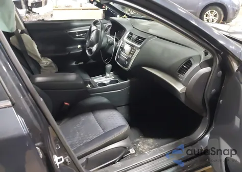 2016 Nissan Altima 2.5 z USA, uszkodzony, nr VIN 1N4AL3AP8GC179878